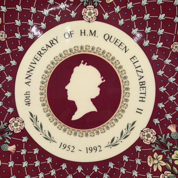 Wedgwood Queen Elizabeth II Plate 40th Anniversary Collector 10.25" w/Box 1991 - Picture 2 of 8